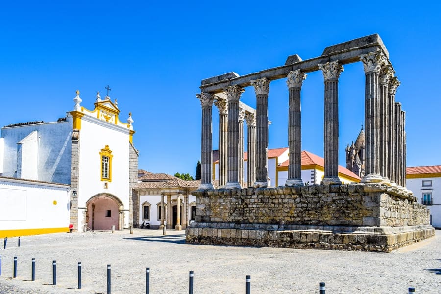 evora-cosa-vedere-tempio-romano-02 Évora: cosa vedere in un giorno partendo da Lisbona
